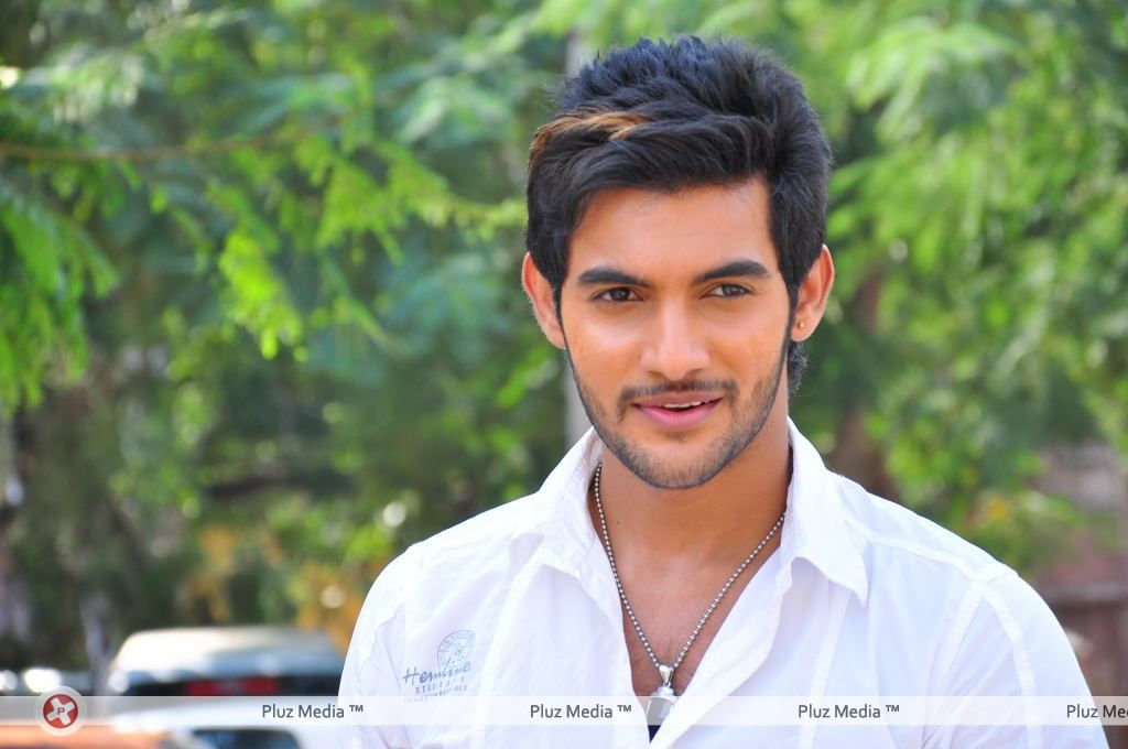 Aadi at Lovely Press Meet - Arrivals - Pictures | Picture 122204